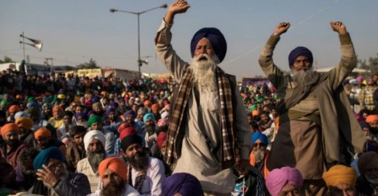 تويتر يحظر حسابات هندية بطلب من الحكومة بعد احتجاجات المزارعين