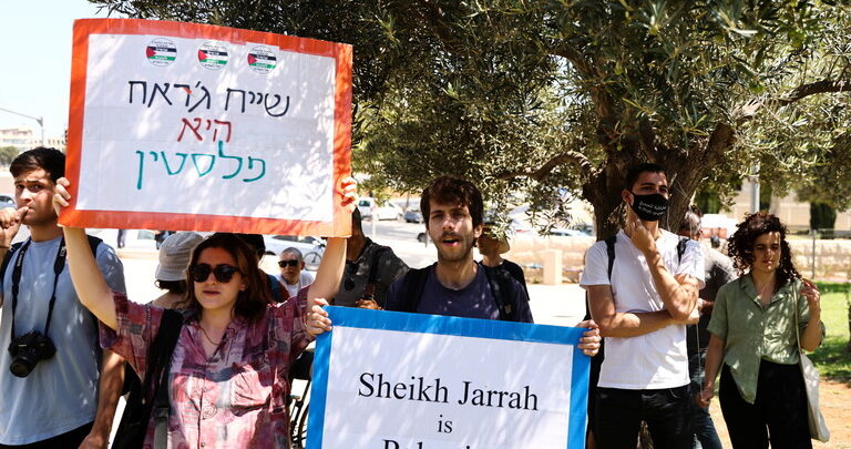 إسرائيل.. إلزام أهالي حي الشيخ جراح والمستوطنين بتقديم لوائح خطية بأسماء السكان