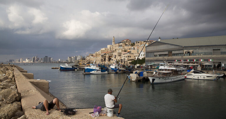 إسرائيل.. إغلاق ميناء يافا بعد اكتشاف صاروخ في المياه