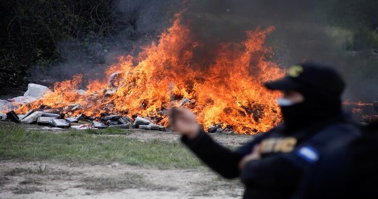 سلطات هندوراس تتلف 3.3 طن من الكوكايين