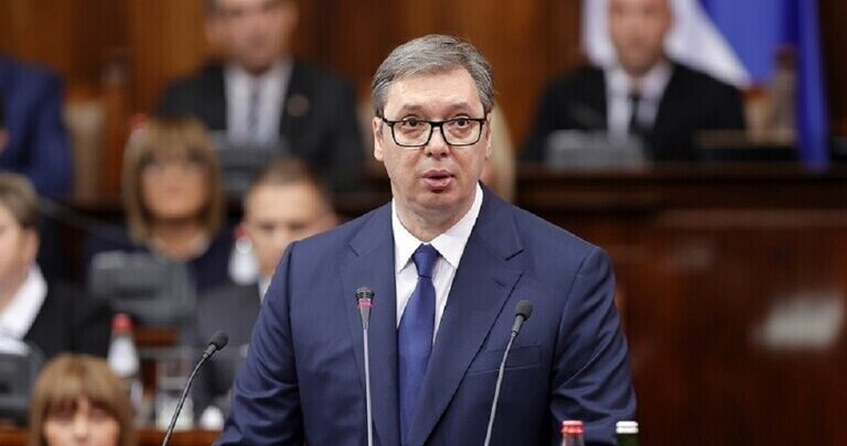 رئيس صربيا يتعهد بعدم التراجع عن سياسة السلام في ضوء التوترات في كوسوفو