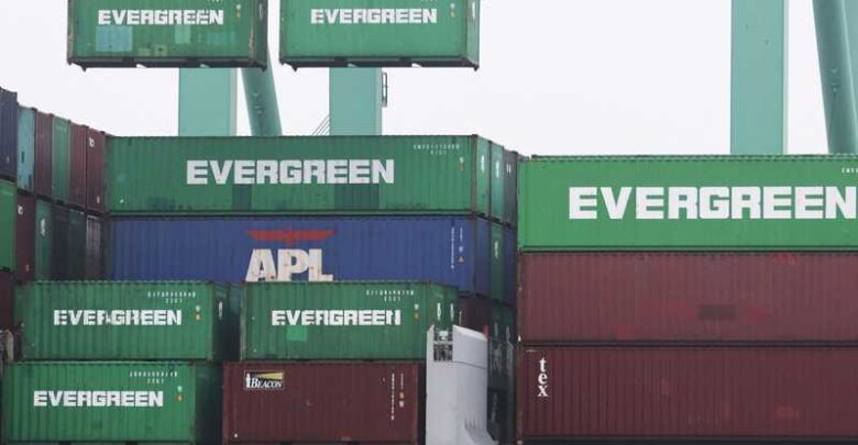 العجز التجاري الأميركي يرتفع إلى 70.5 مليار دولار في فبراير