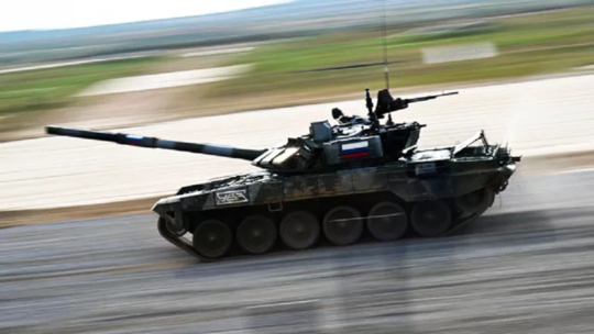 روسيا والكويت تبحثان توريد الدبابات وإلغاء التأشيرات السياحية