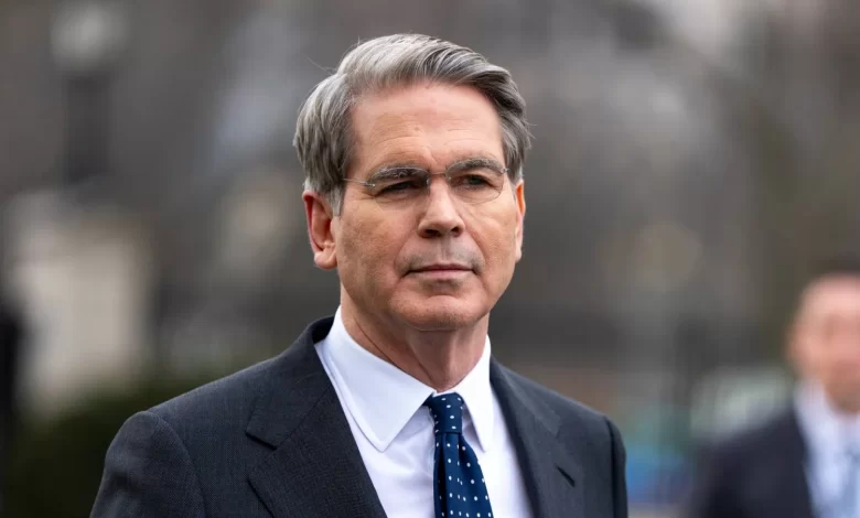 ترخيص أميركي «مؤقت» يسمح للدول بشراء النفط الروسي العالق في البحر